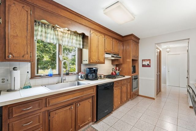 22 Williston Dr, Longmeadow, MA 01106