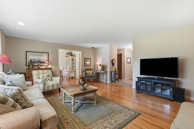 22 Williston Dr, Longmeadow, MA 01106