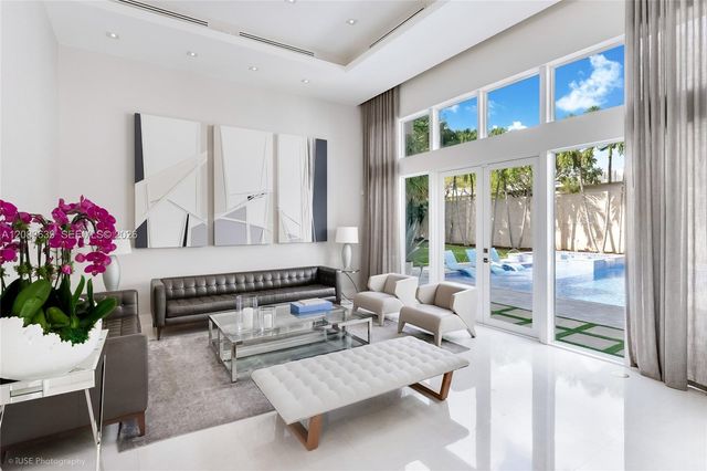 137 W Shore Drive, Miami, FL 33133