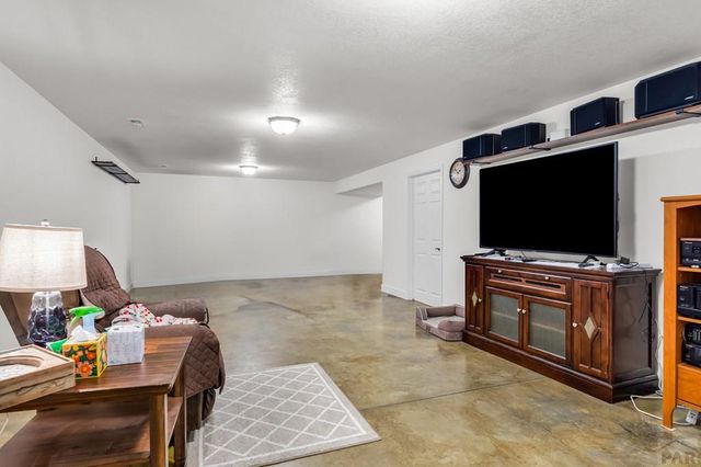 75 Wheatridge Dr, Pueblo, CO 81005