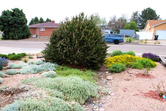 75 Wheatridge Dr, Pueblo, CO 81005