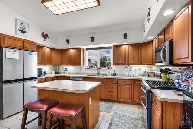 75 Wheatridge Dr, Pueblo, CO 81005