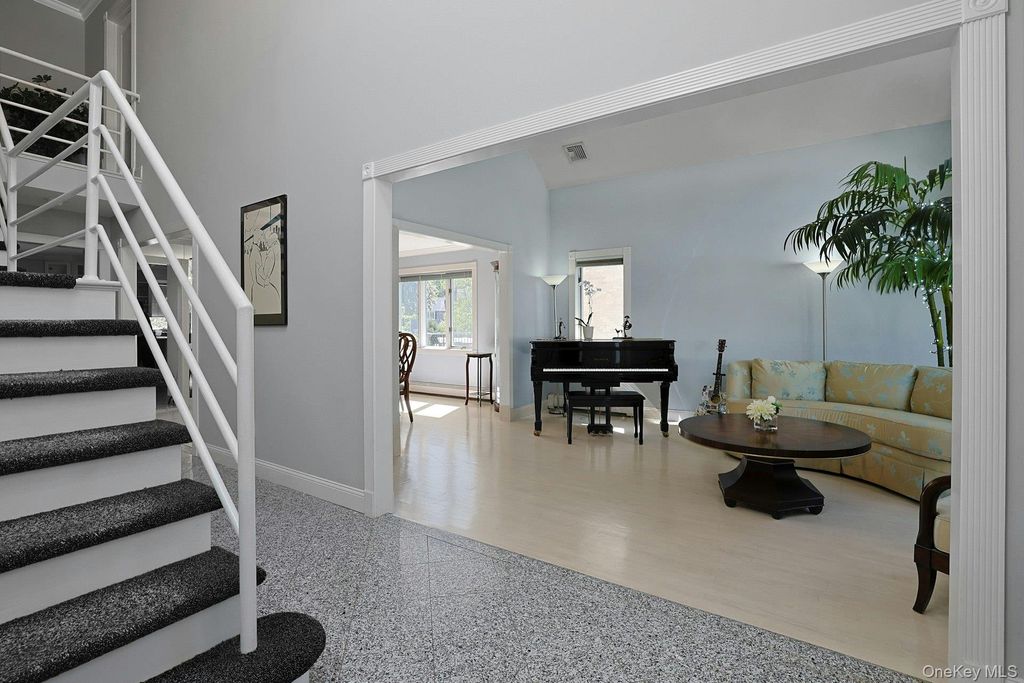 19 Maple Street, Scarsdale, NY 10583 — photo 5