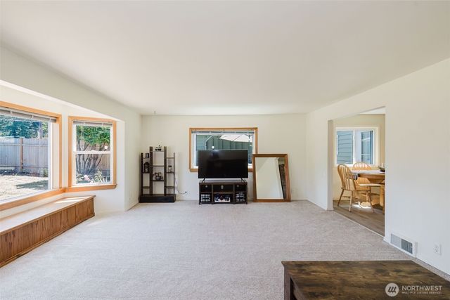 143 Dora Avenue, Bremerton, WA 98312