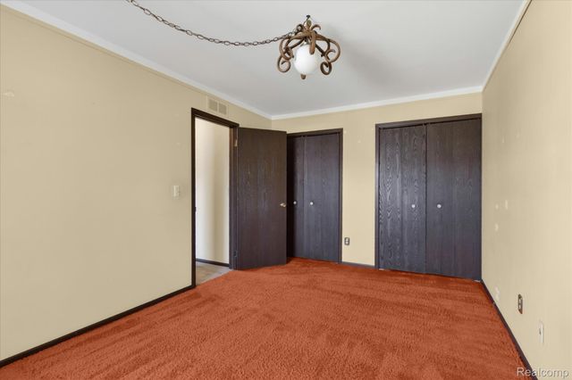 23613 N Rockledge, Novi, MI 48375