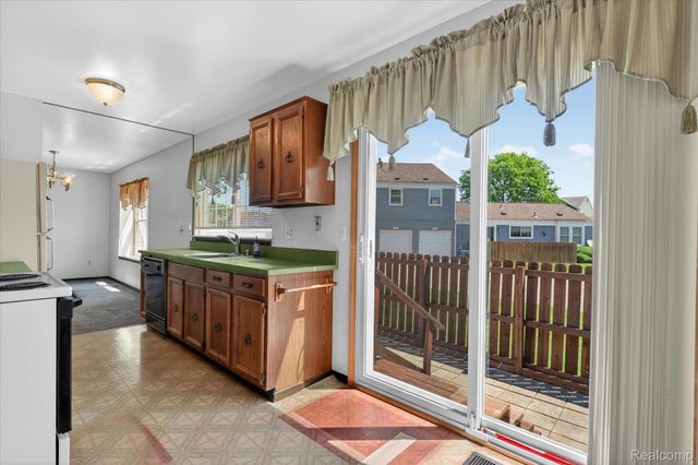 23613 N Rockledge, Novi, MI 48375