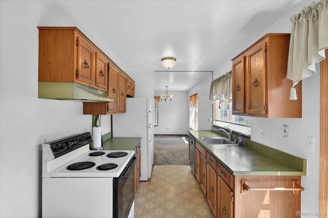 23613 N Rockledge, Novi, MI 48375