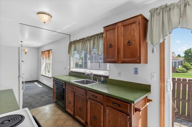 23613 N Rockledge, Novi, MI 48375