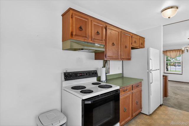 23613 N Rockledge, Novi, MI 48375