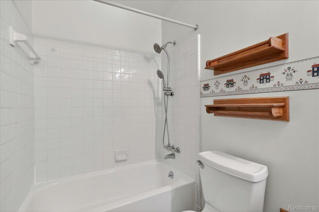 23613 N Rockledge, Novi, MI 48375