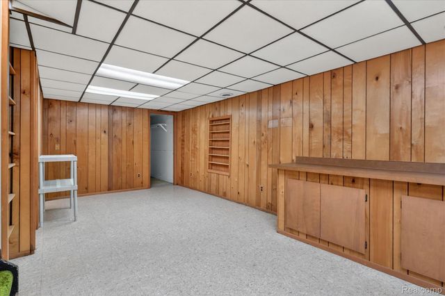 23613 N Rockledge, Novi, MI 48375