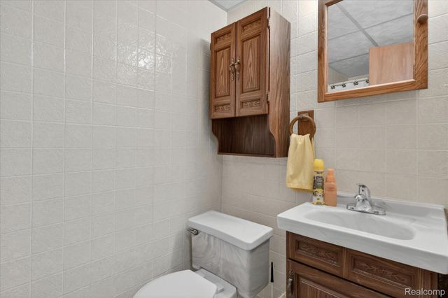 23613 N Rockledge, Novi, MI 48375