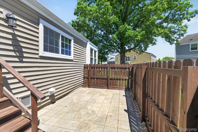 23613 N Rockledge, Novi, MI 48375