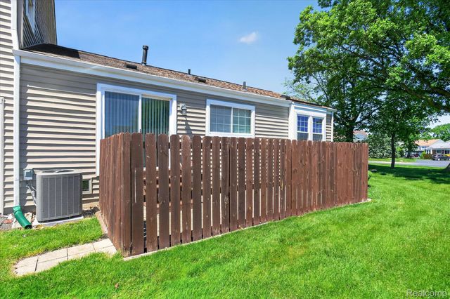 23613 N Rockledge, Novi, MI 48375
