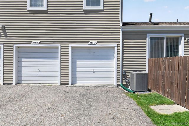 23613 N Rockledge, Novi, MI 48375