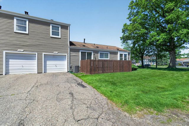 23613 N Rockledge, Novi, MI 48375