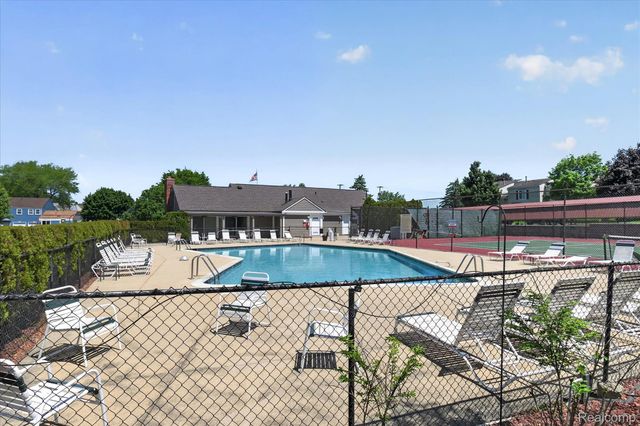 23613 N Rockledge, Novi, MI 48375