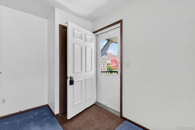 23613 N Rockledge, Novi, MI 48375