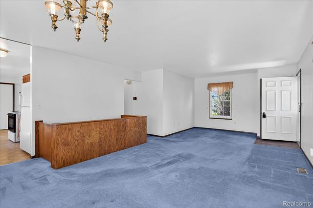 23613 N Rockledge, Novi, MI 48375