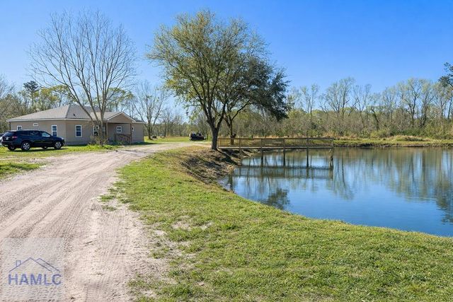 101 Shirley Lane, Glennville, GA 30427