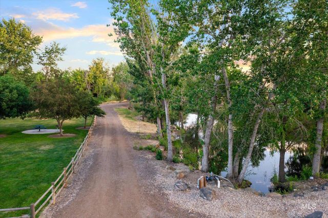 10059 W Andromeda Dr, Star, ID 83669