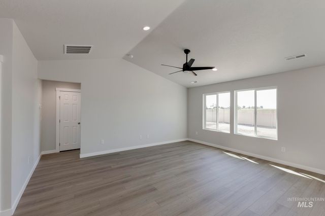 5456 S Bittercreek Ave, Meridian, ID 83642