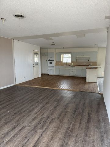 112 Big Bass Road, West, TX 76691