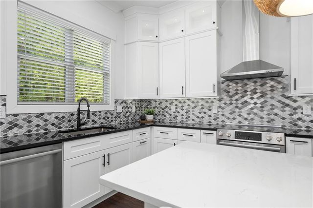 189 Brush Creek Court, Stockbridge, GA 30281