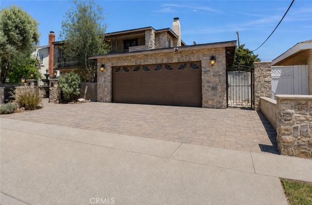 2117 Deodar, Santa Ana, CA 92705