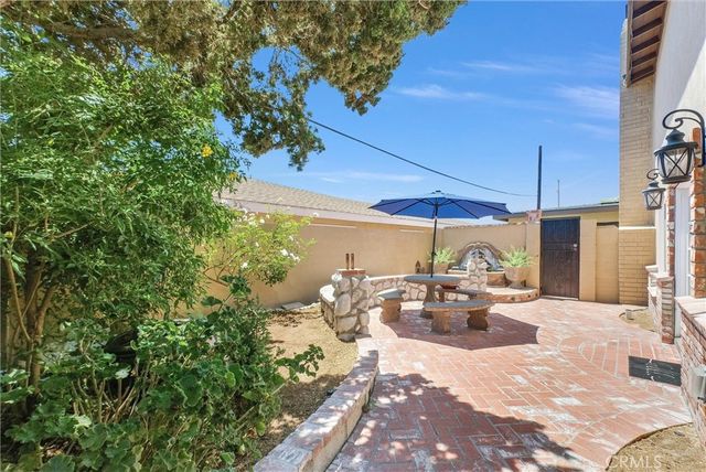 2117 Deodar, Santa Ana, CA 92705