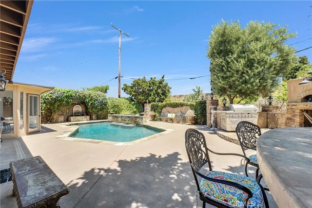 2117 Deodar, Santa Ana, CA 92705