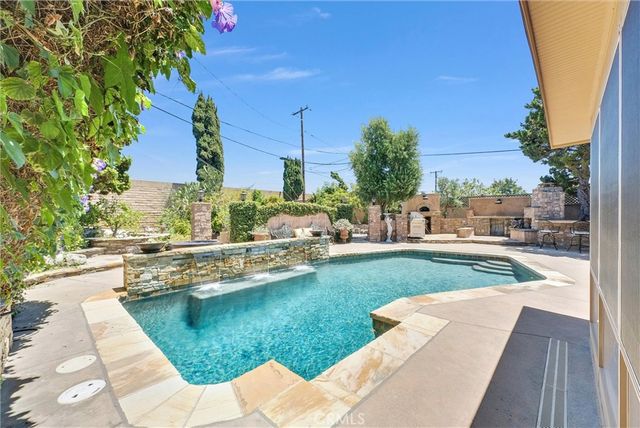2117 Deodar, Santa Ana, CA 92705