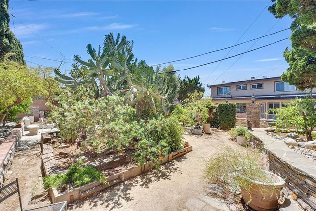2117 Deodar, Santa Ana, CA 92705