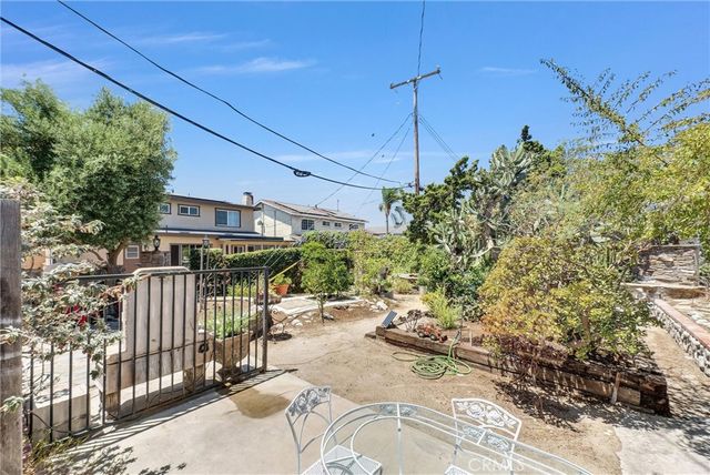 2117 Deodar, Santa Ana, CA 92705
