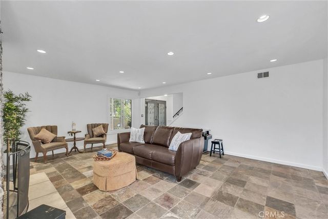 2117 Deodar, Santa Ana, CA 92705