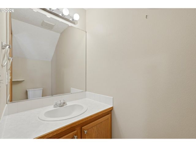 1325 CREEKSIDE Ln, Newberg, OR 97132