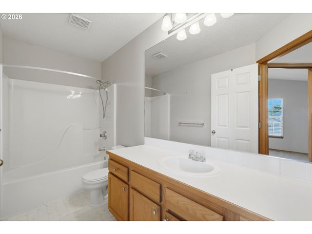 1325 CREEKSIDE Ln, Newberg, OR 97132