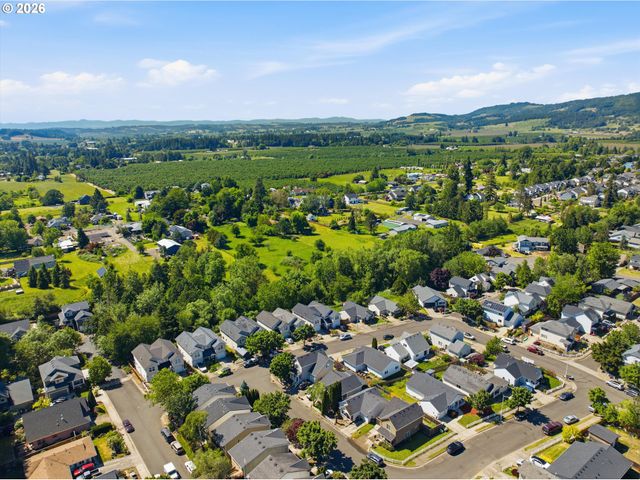 1325 CREEKSIDE Ln, Newberg, OR 97132