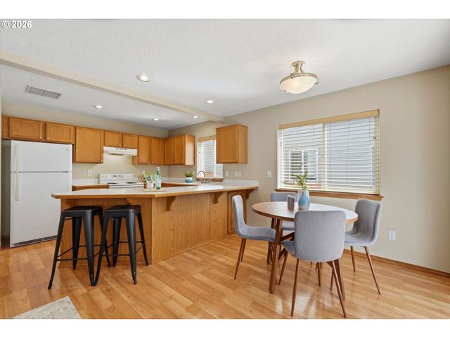 1325 CREEKSIDE Ln, Newberg, OR 97132