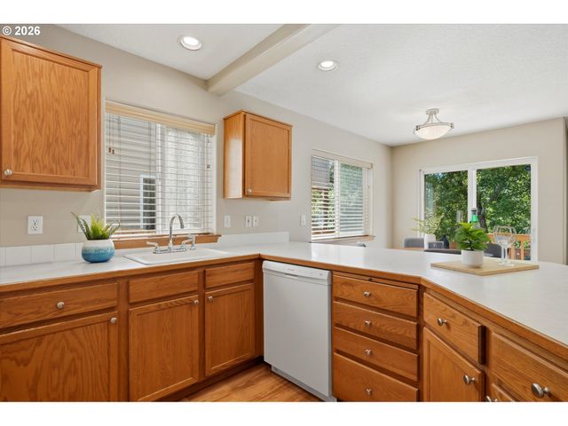 1325 CREEKSIDE Ln, Newberg, OR 97132