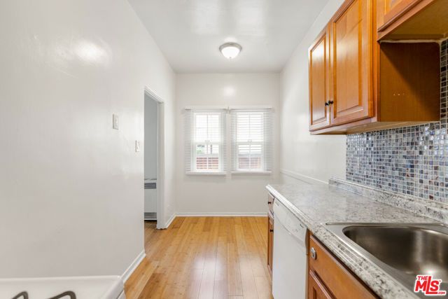 5320 W Olympic Boulevard, Los Angeles, CA 90036