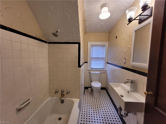 359 Broad St Apt 3, Portsmouth, VA 23707