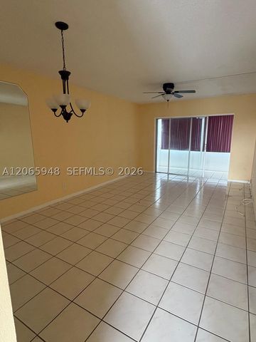 3091 NW 46th Ave 407C, Lauderdale Lakes, FL 33313