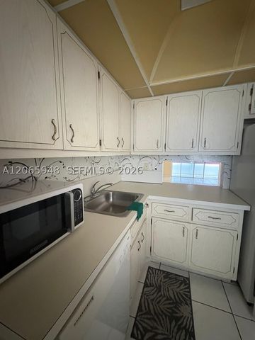 3091 NW 46th Ave 407C, Lauderdale Lakes, FL 33313