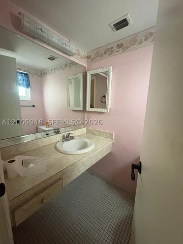 3091 NW 46th Ave 407C, Lauderdale Lakes, FL 33313