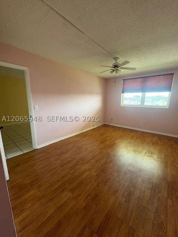 3091 NW 46th Ave 407C, Lauderdale Lakes, FL 33313