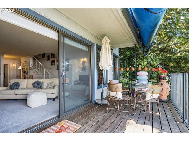620 N TOMAHAWK ISLAND Dr, Portland, OR 97217