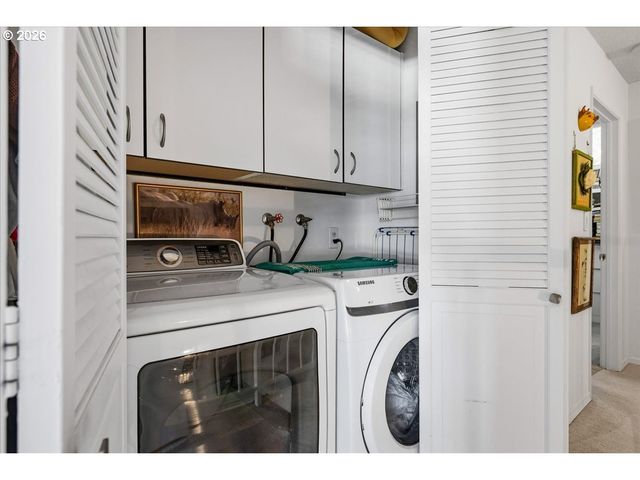 620 N TOMAHAWK ISLAND Dr, Portland, OR 97217