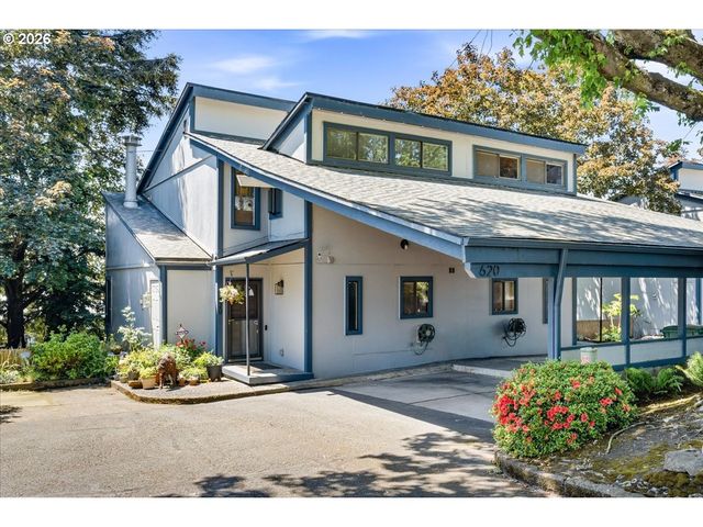 620 N TOMAHAWK ISLAND Dr, Portland, OR 97217
