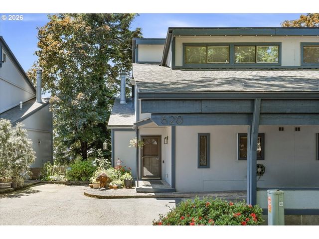 620 N TOMAHAWK ISLAND Dr, Portland, OR 97217